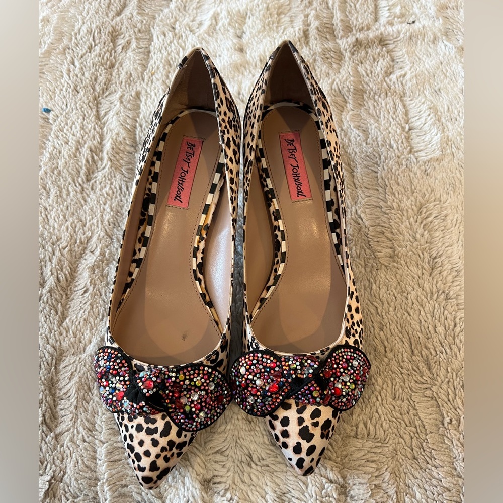 Betsey Johnson kitten heels size 9.5